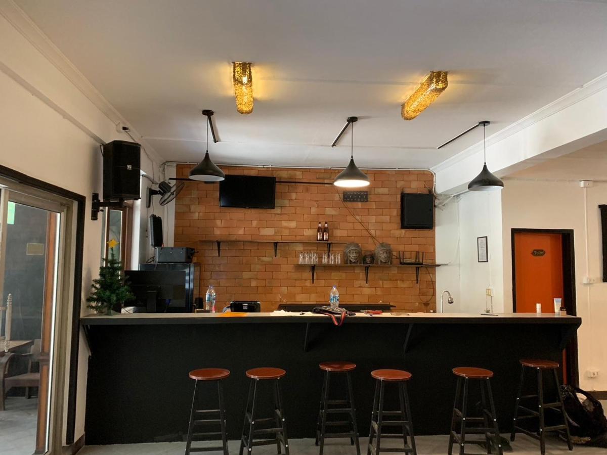 Revolution Hostel Chiang Mai Extérieur photo