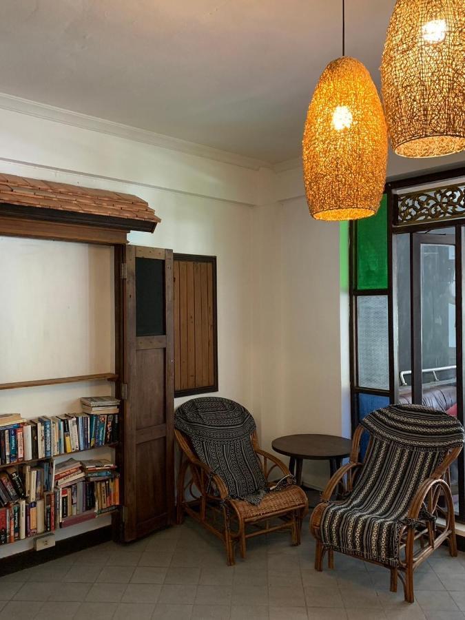 Revolution Hostel Chiang Mai Extérieur photo