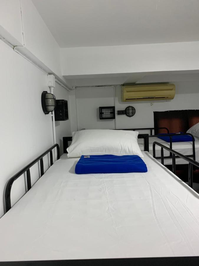 Revolution Hostel Chiang Mai Extérieur photo