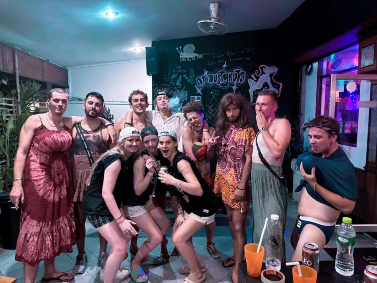 Revolution Hostel Chiang Mai Extérieur photo