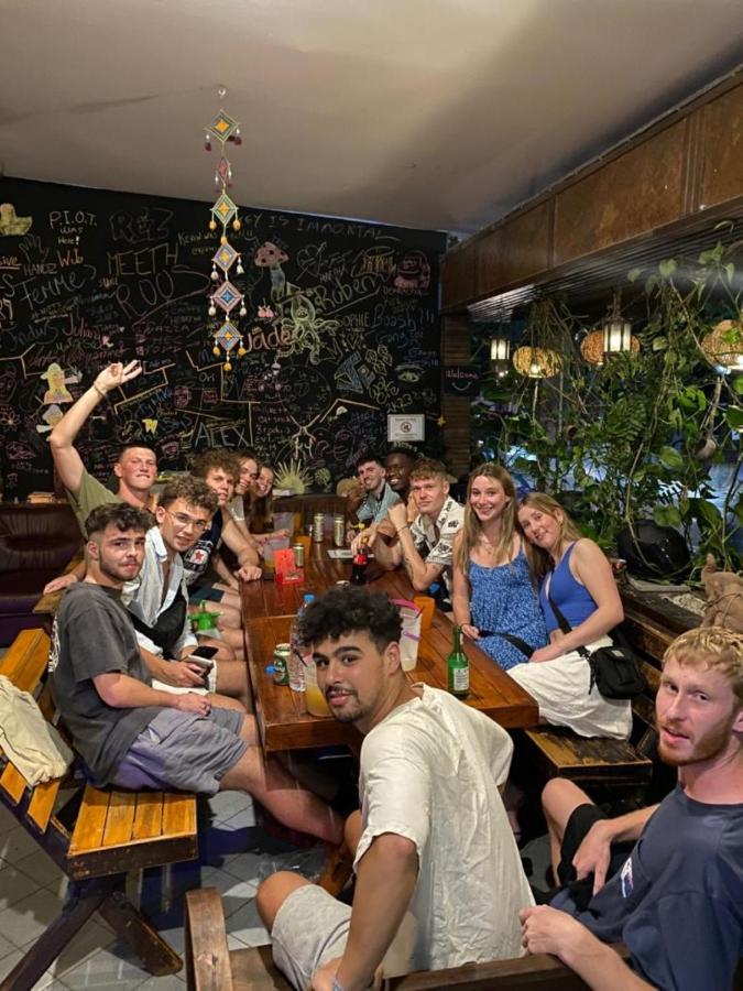 Revolution Hostel Chiang Mai Extérieur photo